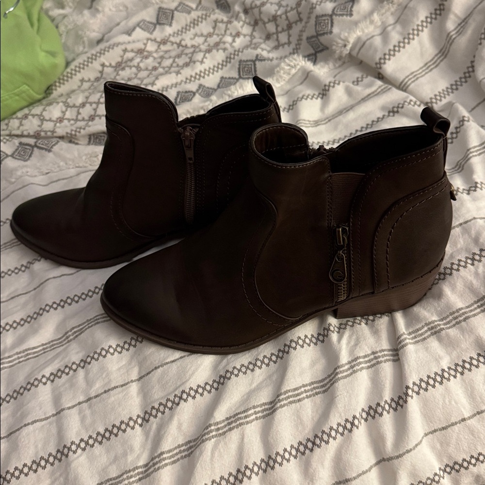 Guess Boots - Picture 2 of 7